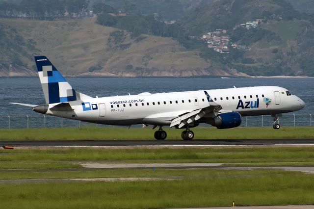PP-PJJ — - Landing rwy 20 at SDU( Santos Dumont Apt)