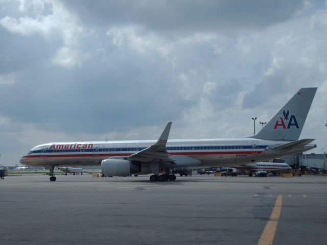 Boeing 757-200 (N189AN)