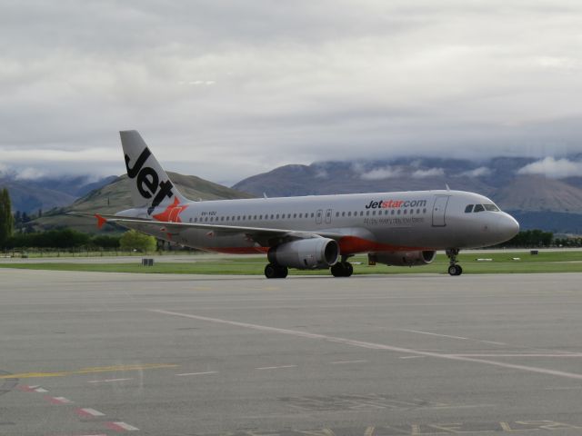 Airbus A320 (VH-VQU) - VH-VQU taxiing at Queenstown Airport