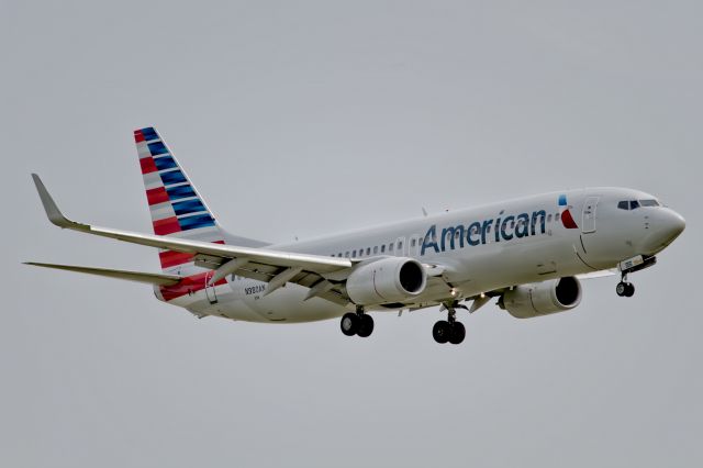 Boeing 737-800 —