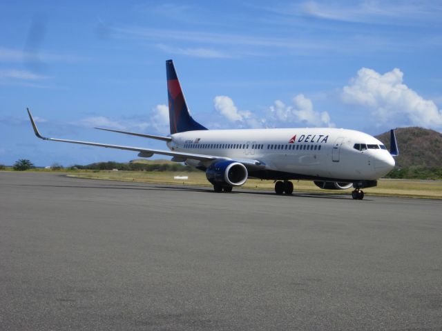 Boeing 737-700 (N375DA)