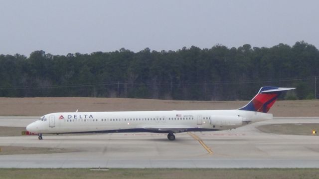 McDonnell Douglas MD-88 (N937DL) - Delta 1564 arriving from Atlanta at 2:02 P.M.  Taken March 19, 2015.