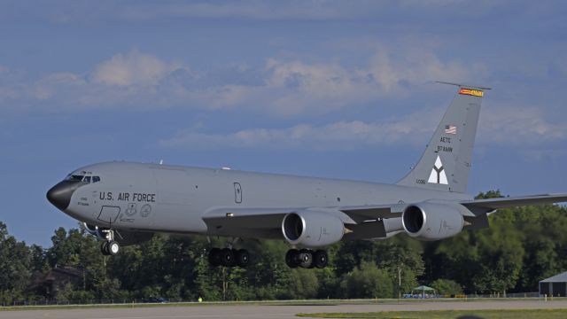 Boeing C-135FR Stratotanker (60-0351) - Performing a demo flight during the Saturday Airshow at AirVenture 2023