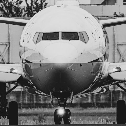 Boeing 737-700 (JA68AN) - JA68AN about to take off from ITM, Osaka, Japan.