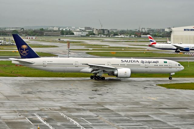 BOEING 777-300 (HZ-AK36)