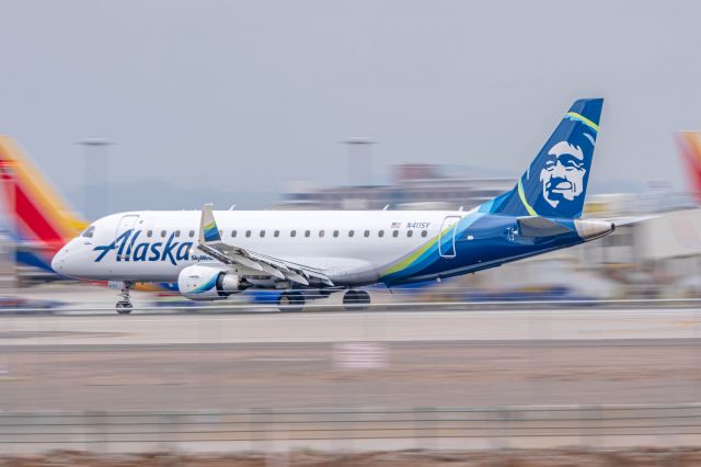 EMBRAER 175 (long wing) (N411SY)