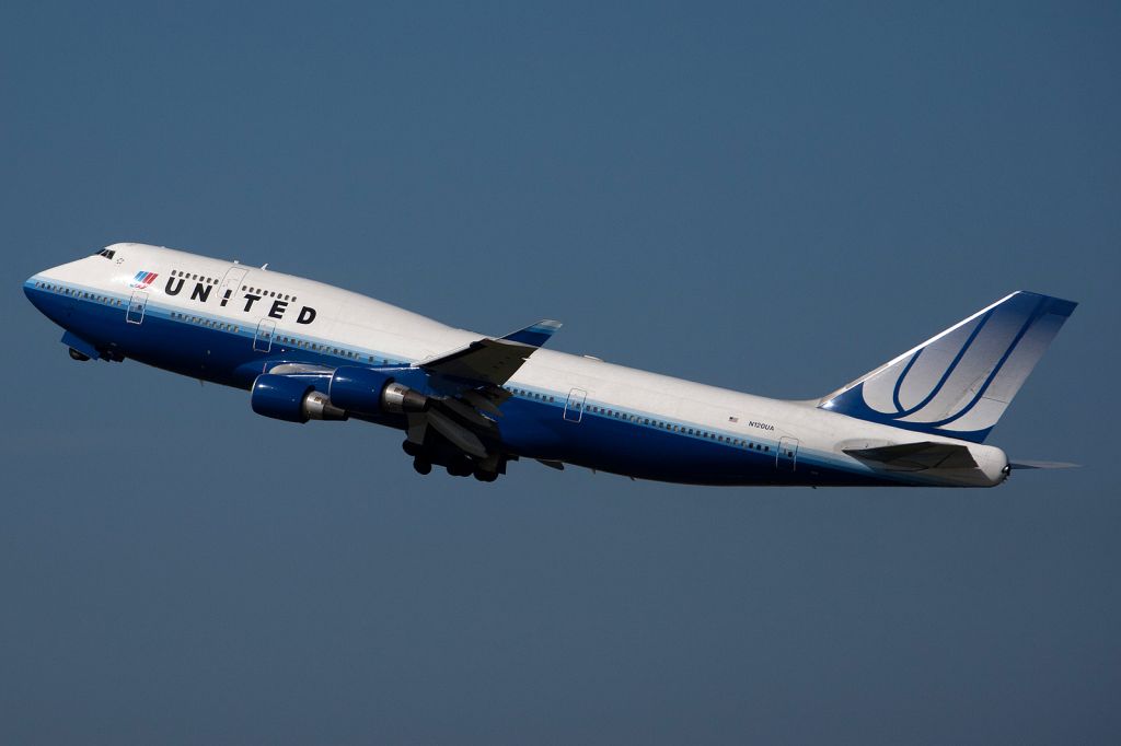 Boeing 747-400 (N120UA)