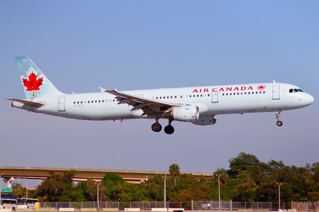 Airbus A321 (C-GIUE)