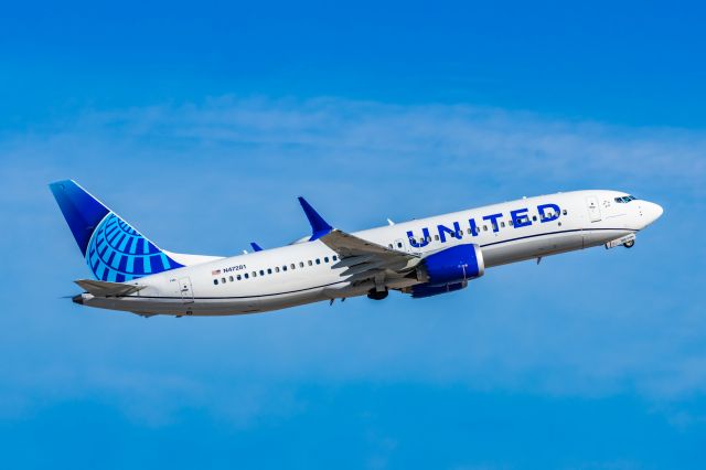 Boeing 737 MAX 8 (N47281) - A United Airlines 737 MAX 8 taking off from PHX on 3/4/23. Taken with a Canon R7 and Canon EF 100-400 L II lens.