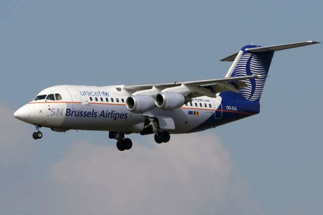 Avro Avroliner (RJ-85) (OO-DJL) - Diverted from Brussels.