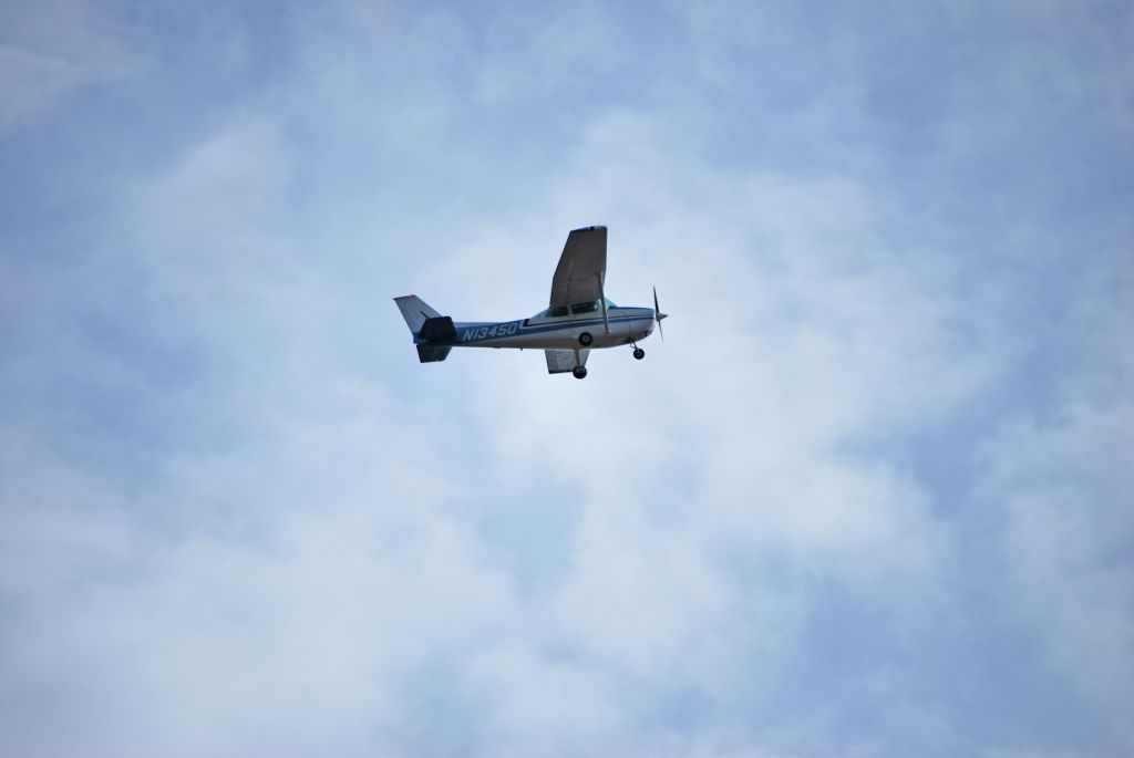 Cessna Skyhawk (N13450)