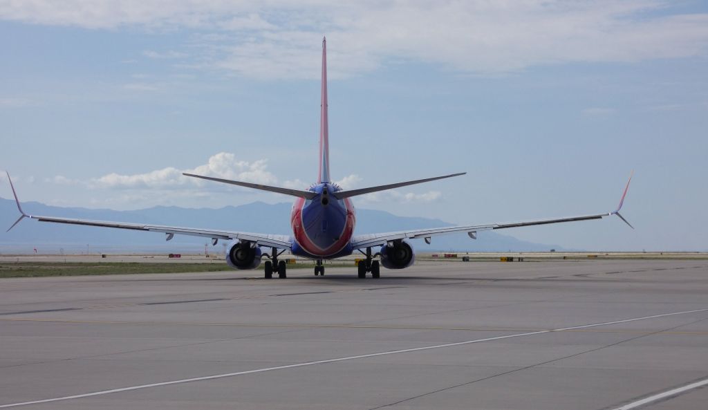 Boeing 737-800 (N8533S)