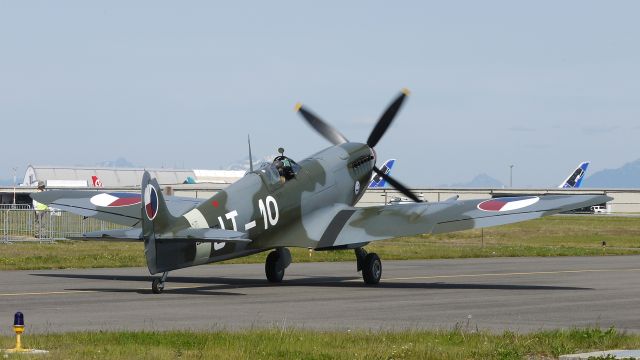 SUPERMARINE Spitfire (N633VS) - Historic Flight Foundations Spitfire Mk. IXe (Ser#CBAF IX.571) taxis to Rwy 34L for a Battle of Britain commemorative flight on 5/9/15.