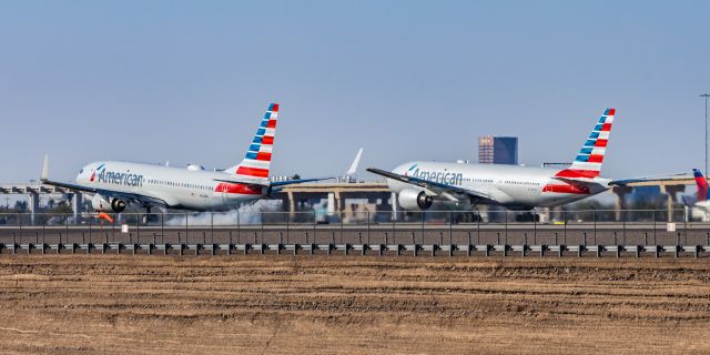 Boeing 777-200 (N787AL) - American Airlines 737-800 landing on runway 25L while an American Airlines 777-200 takes off on runway 25R at PHX on 11/13/22. Taken on a Canon R7 and Tamron 70-200 G2 lens.