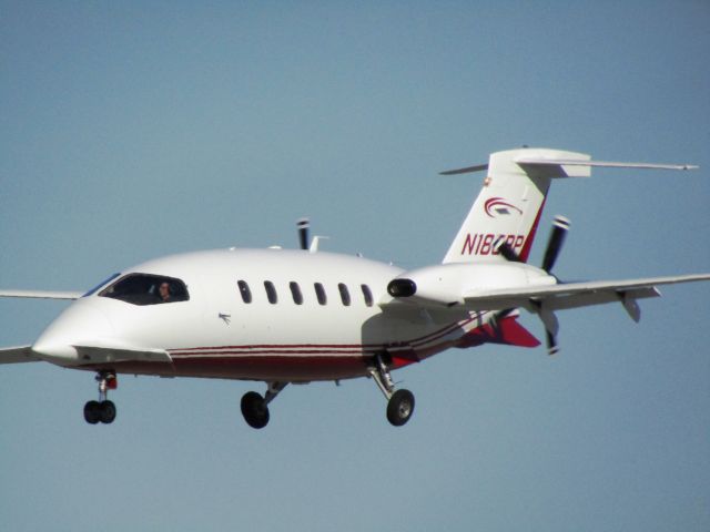 Piaggio P.180 Avanti (N180BP) - Landing RWY 30