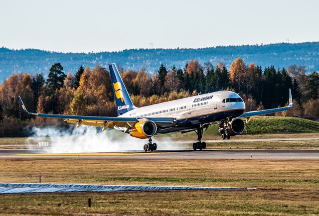 Boeing 757-200 (TF-FIU)