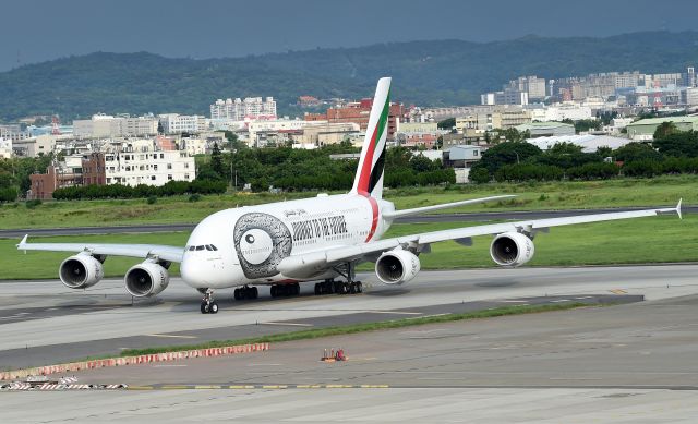 Airbus A380-800 (A6-EUY)