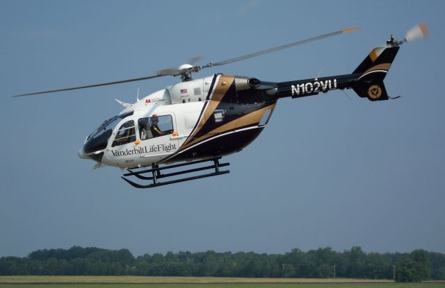 N102VU — - N102VU departs Tullahoma Rgnl Airport (KTHA) on a medical response flight (13 June 2008).  Note both flight nurses are looking towards the photographer; lucky shot on my part!