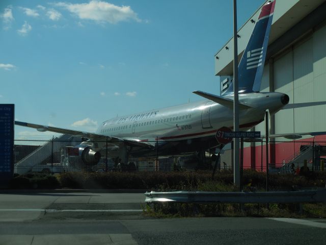 Airbus A319 (N737US)