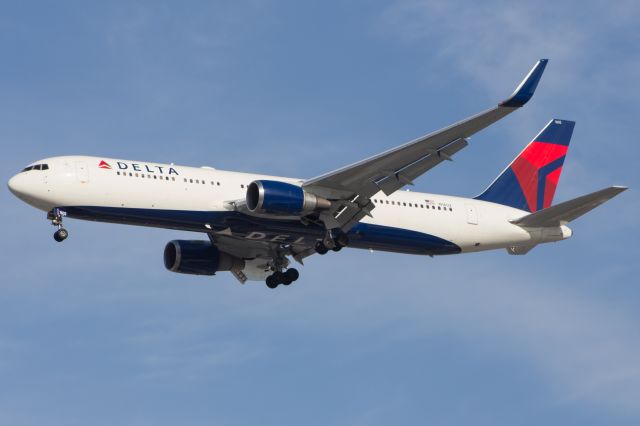 BOEING 767-300 (N1602)