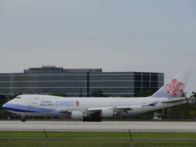 Boeing 747-400 (B-18706)