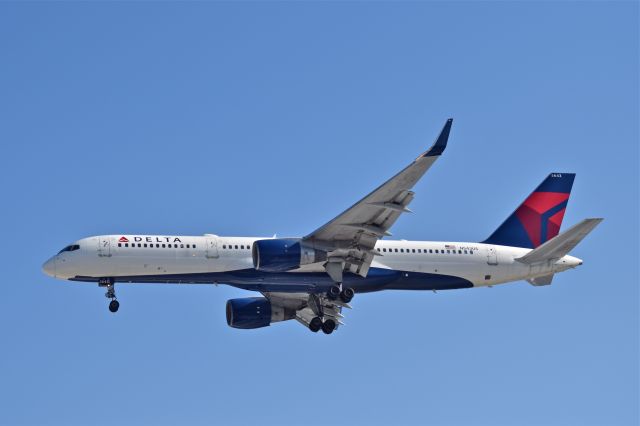 Boeing 757-200 (N543US) - Boeing B757-251 N543US MSN 26490 of Delta Airlines on short final to runway 05R at Mexico City International Airport (10/2020).
