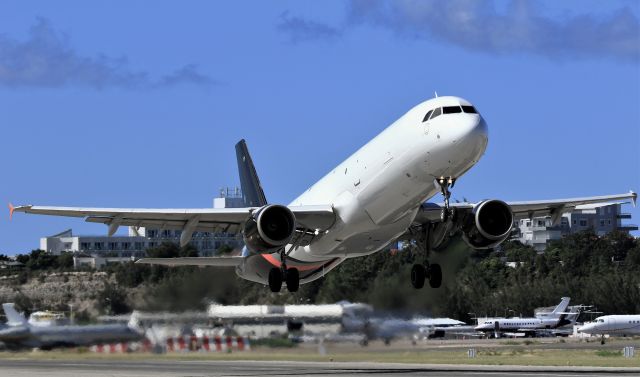 Airbus A321 (G-NIKO)