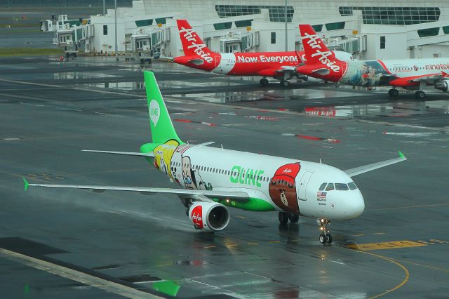 Airbus A320 (9M-AHR)
