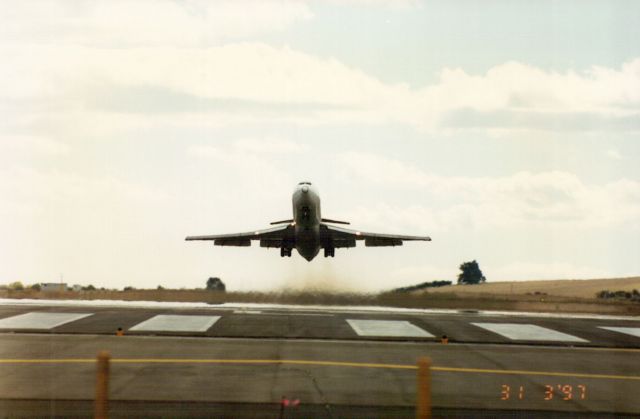 — — - Ansett Boeing B727 getting airborne offbr /runway 14R at YMLT on the 31/03/1997.