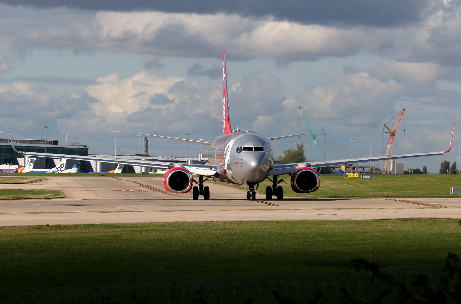 Boeing 737-800 (G-JZHC)