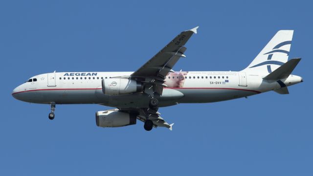 Airbus A320 (SX-DVV) - 22/12/2022:br /Plane livery painted with a tribute to the New Acropolis Museum, landing from Thessaloniki (SKG).