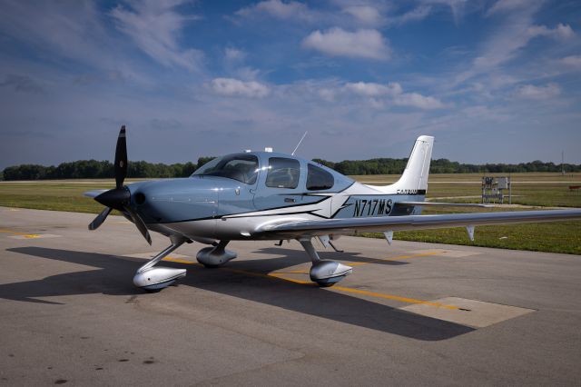 Cirrus SR-22 (N717MS) - Beautiful Cirrus