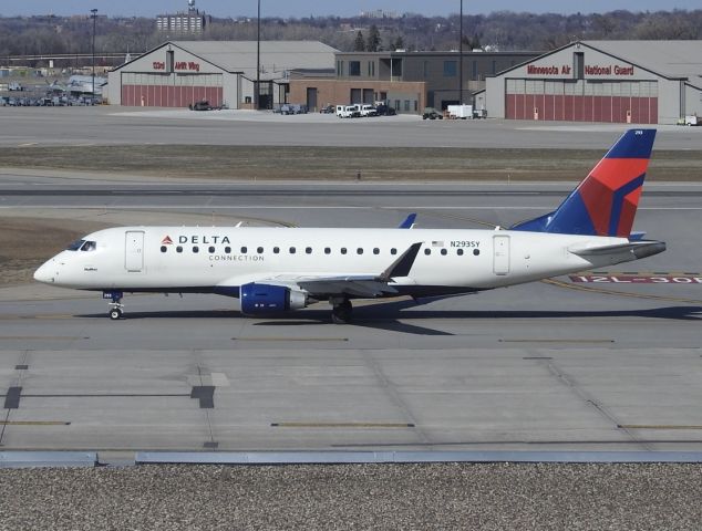 EMBRAER 175 (long wing) (N293SY)