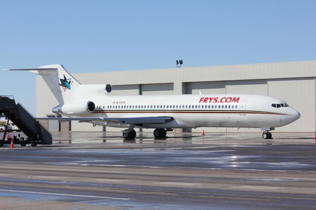 BOEING 727-200 (N724YS) - San Jose Shark's 727.