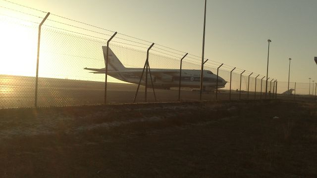 Antonov An-124 Ruslan (RA-82043) - Un Antonov 124-100 de Volga-Dnepr sur le tarmac de Vatry