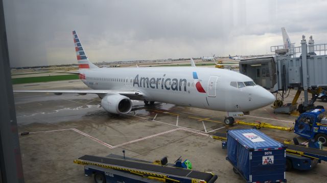 Boeing 737-800 (N892NN) - Heading out to Fort Lauderdale