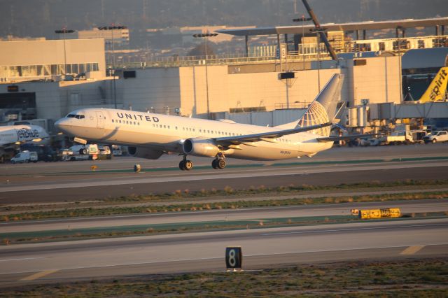 Boeing 737-900 (N63890)