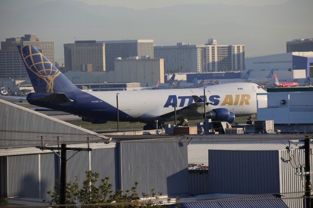 Boeing 747-400 (N446MC)