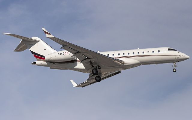 Bombardier Global Express (N143QS)