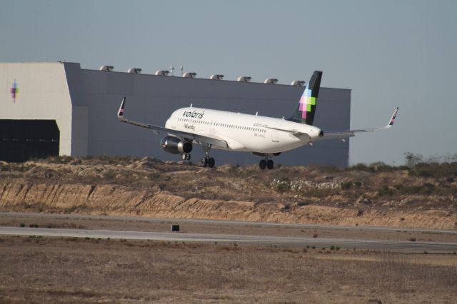 Airbus A320 (XA-VLL) - FINAL APPROACH 27 MMTJ