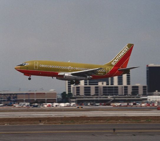 Boeing 737-200 (N83SW) - N83SW arriving 25L at KLAX - back when SWA was a rarity. Now, they are everywhere-photo date Sept 1990.