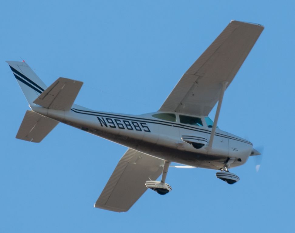 Cessna Skylane (N96885)