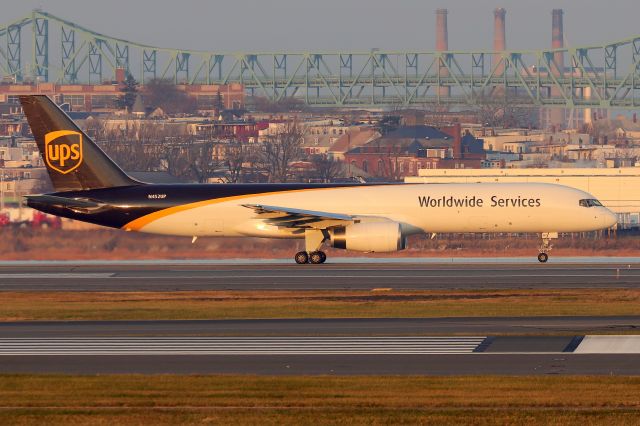 Boeing 757-200 (N452UP) - UPS 9800 departing to Louisville   (12/1)