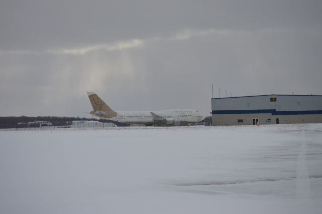 Boeing 747-400 (N322SG) - Atlas 747 at Atlantic Aviation