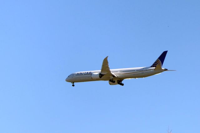 BOEING 787-10 Dreamliner (N12004)