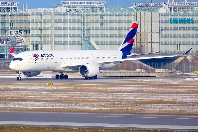 Airbus A350-900 (A7-AMA)