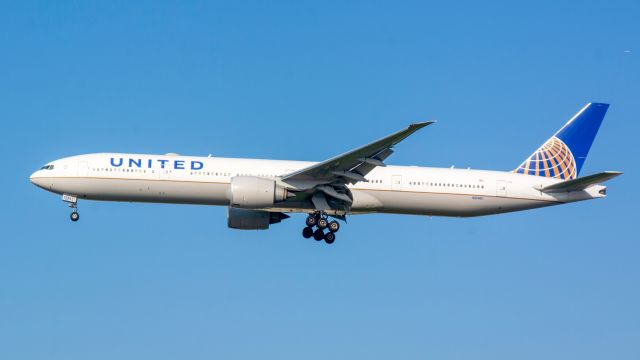 BOEING 777-300ER (N2136U) - B77W landing in TLV on runway 21