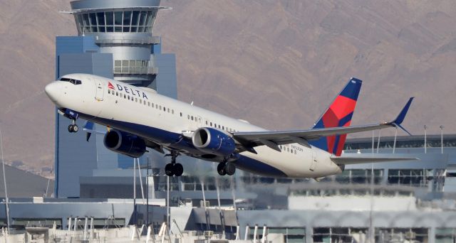 Boeing 737-700 (N852DN) - McCarran Las Vegas 08DEC20