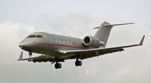 Canadair Challenger (9H-VFE)