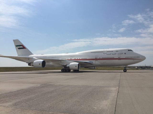 Boeing 747-400 (A6-HRM)